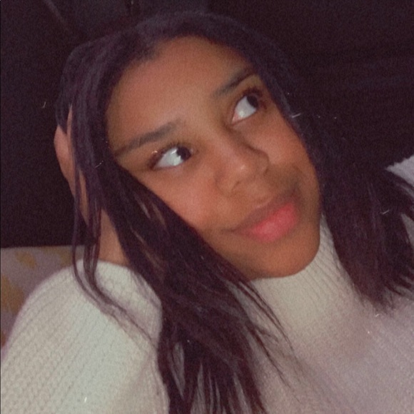 Meet your Posher, Demi - Picture 1 of 1